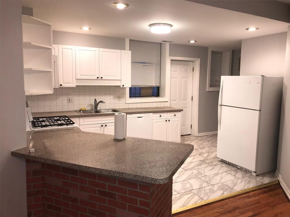 Primary Photo - 5742 South King Drive - 3b Unit 3B