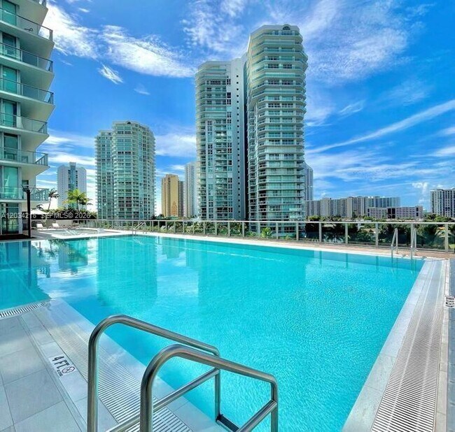 Building Photo - 300 Sunny Isles Blvd