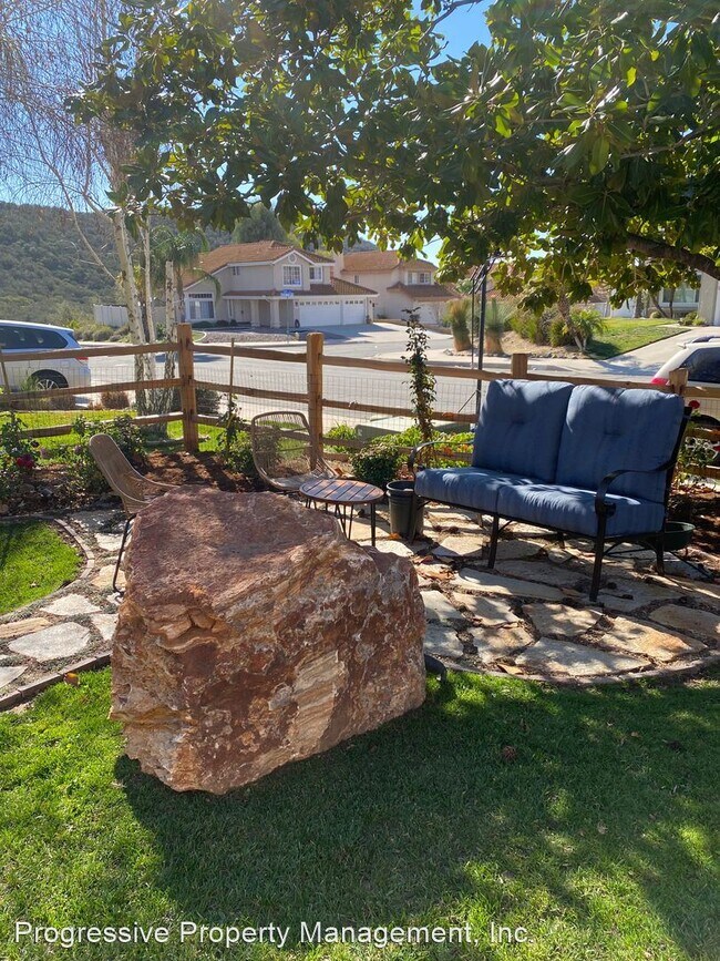 Building Photo - 3 br, 2 bath House - 36320 Toulon Dr