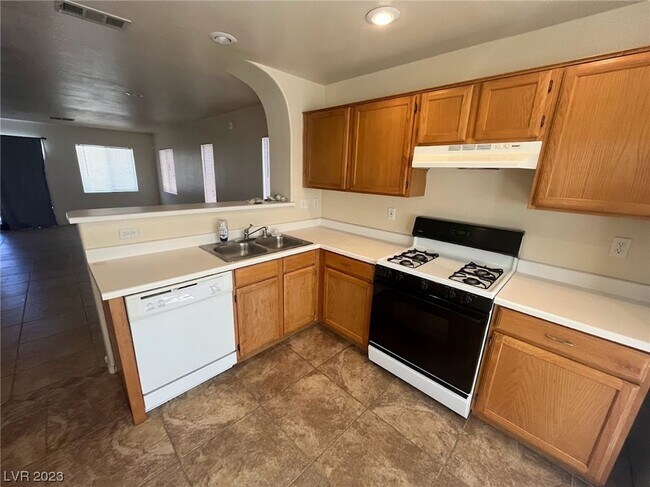 Building Photo - 3110 Fern Crest Ave