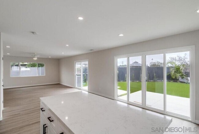 Foto del edificio - 6203 Romo St
