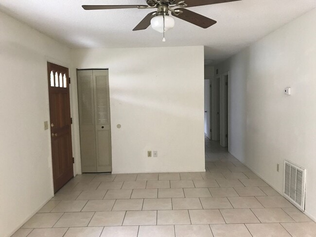 Building Photo - 2200 Pine Hill Pl