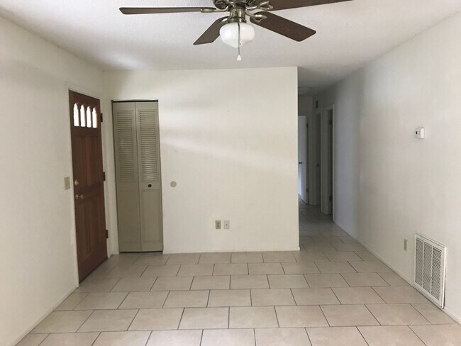 Foto del edificio - 2200 Pine Hill Pl