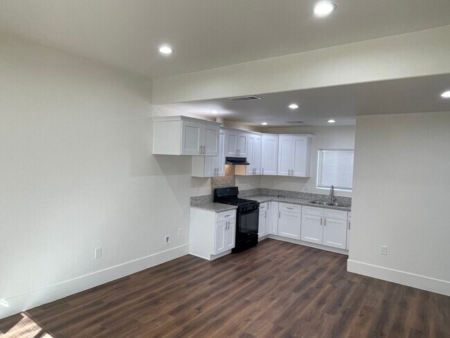 Building Photo - 6053 Vista De Oro