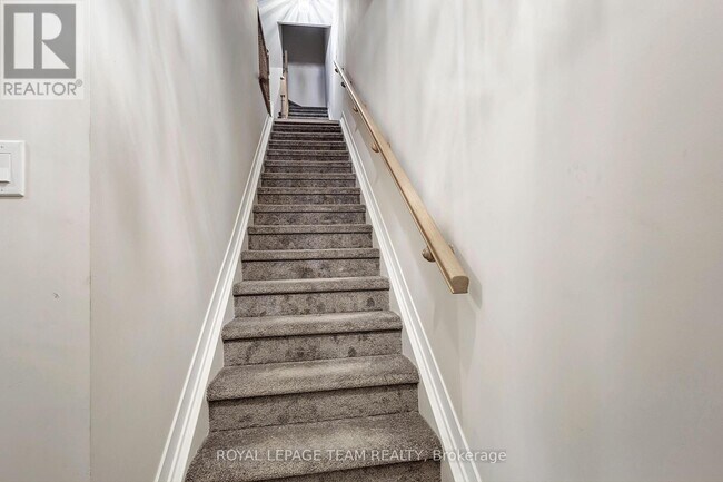 Building Photo - 804 Parnian Private