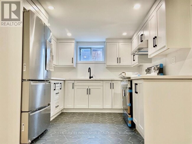 Building Photo - 127 Treeview Dr