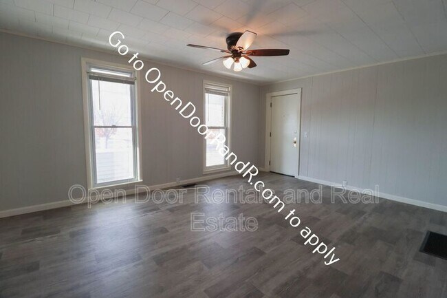 Building Photo - 422 N Riley St
