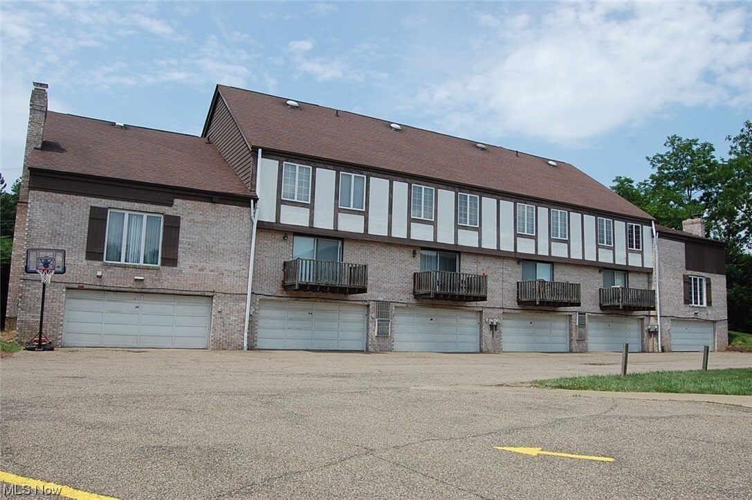 4301 Earl Dr Unit A2, Steubenville, OH 43953 Room for Rent in