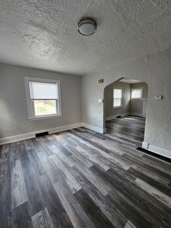 Building Photo - 3591 Van Antwerp PL | 3 Beds, 1 Bath