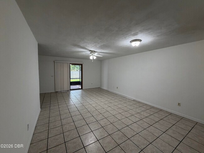 Building Photo - 1105 Deer Springs Rd