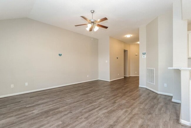 Building Photo - 1803 Northampton Dr