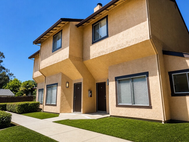 Unidades de entrada 9 y 11 - Sequoia Townhouses