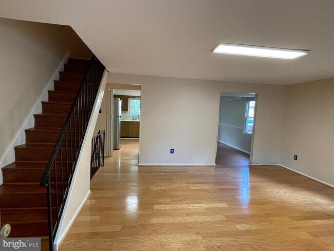 Building Photo - 211 Black Hawk Ct