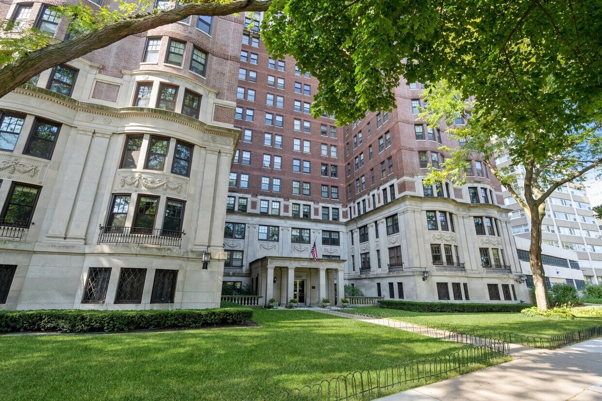 Primary Photo - 5000 N Marine Dr