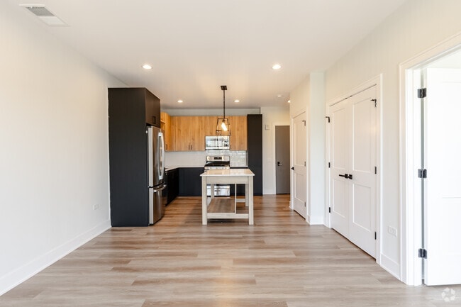 1BR, 1BA - 722-742SF - Dining - 4 North Apartments
