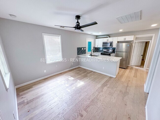 Building Photo - 331 Red Wing Dr