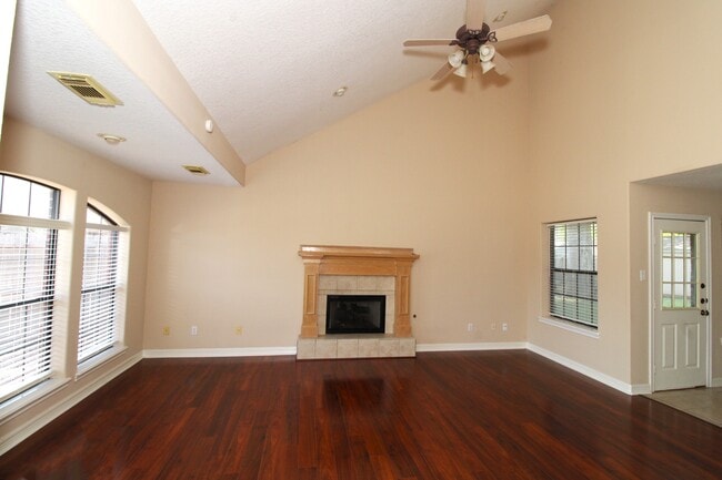 Foto del edificio - 113 Silver Bay Ln