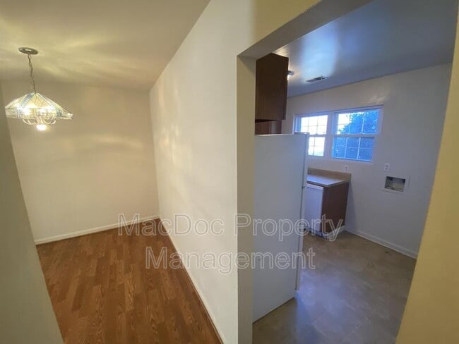 Building Photo - 108 Kings Mill Dr