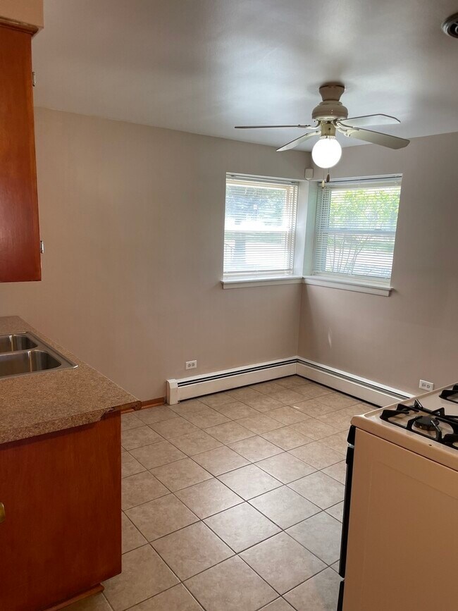 Foto del edificio - 7134 Riverside Dr
