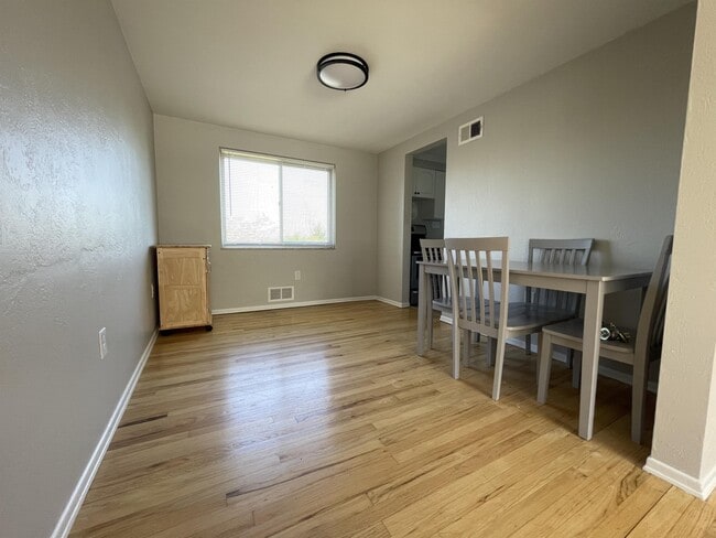 Photo - 304 Oneida St House