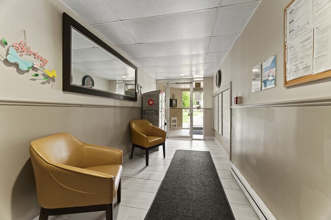 Building Photo - Rivershore Tower Apartments