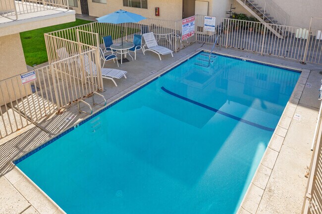 Piscina - Ryon ave Apartments