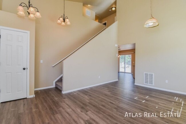 Building Photo - 8647 Silver Glen Dr