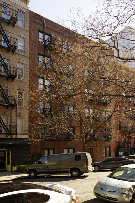 Building Photo - 313-315 E 5th St