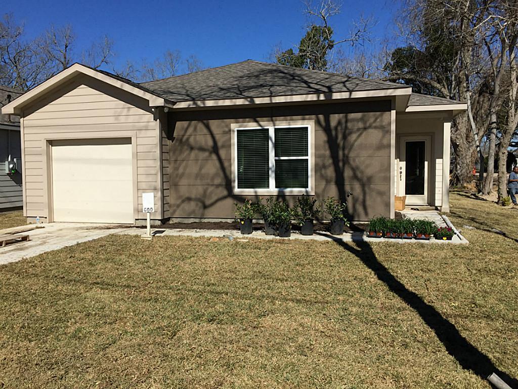 516 W Willis St, Alvin, TX 77511 House for Rent in Alvin, TX