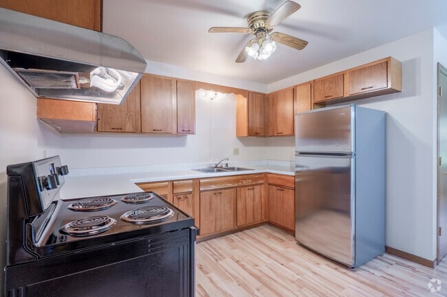 1BR, 1BA - 650SF - Kitchen - Monarch at Middleton Shores