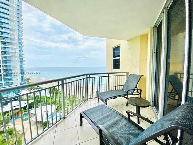 Building Photo - 17375 Collins Ave
