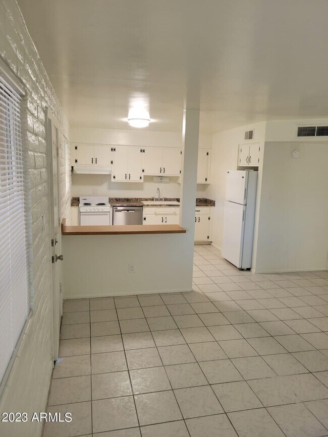 Foto del edificio - 6733 N 16th St