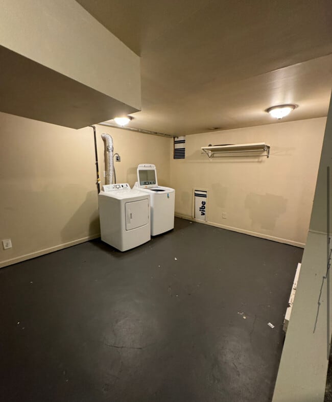 Foto del edificio - 613 S Main St