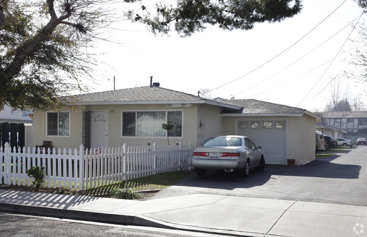 Primary Photo - 331-333 1/2 Avocado St