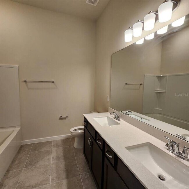 Foto del edificio - 15381 Willow Ridge Dr