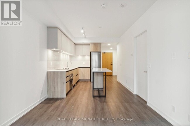 Building Photo - 8 Beverley Glen Blvd