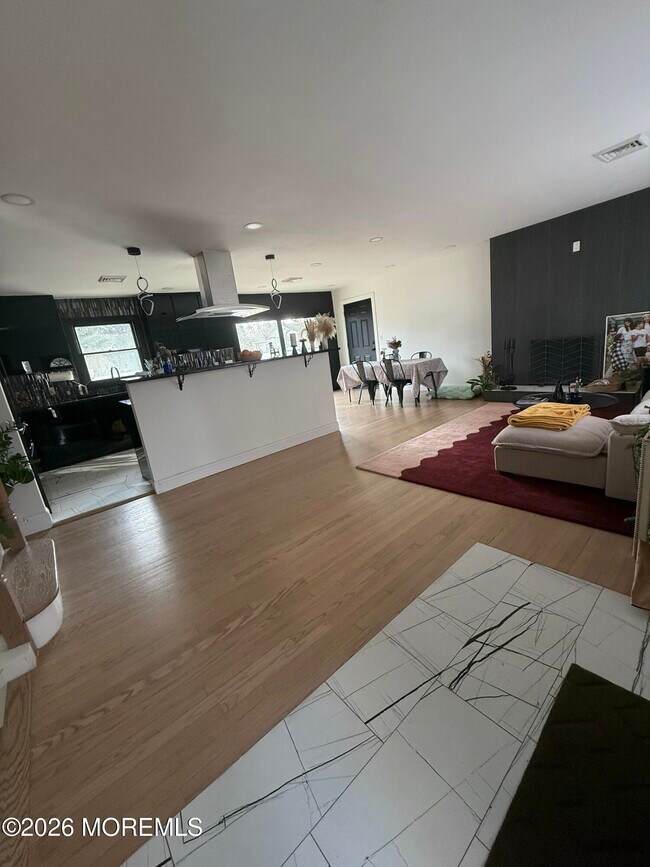 Foto del edificio - 608 Carol Ave