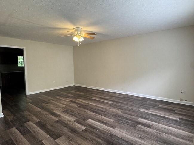 Foto del edificio - Spacious duplex available in Flowery Branch