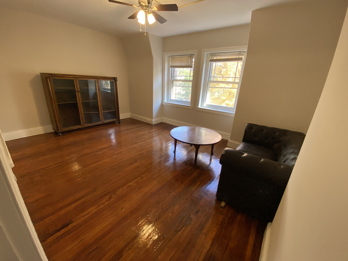 Living room - 324 s 42nd st