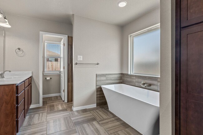 Building Photo - 901 Marlow Cove