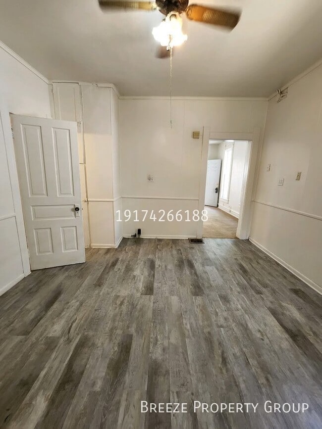 Building Photo - 323 Champion St