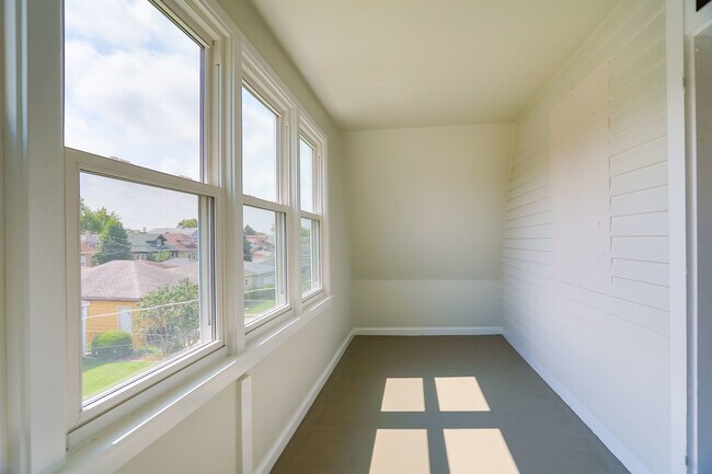 Foto del edificio - 5023 N Kolmar Ave