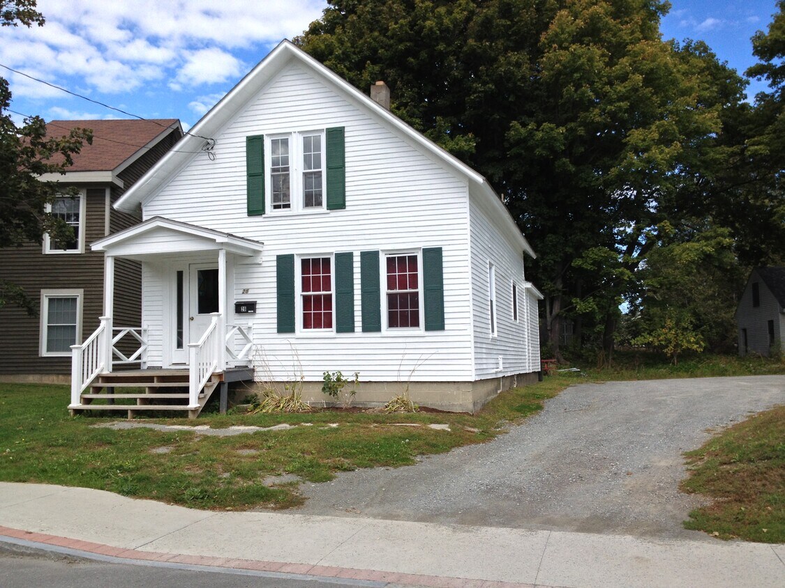 26 Pine St, Orono, ME 04473 House Rental in Orono, ME