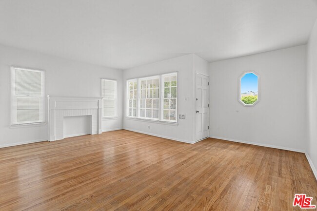 Foto del edificio - 11813 Gateway Blvd