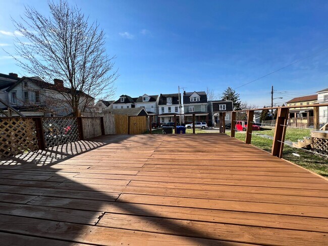 Foto del edificio - Updated 4BR / 2 Bath Home with off-street parking!