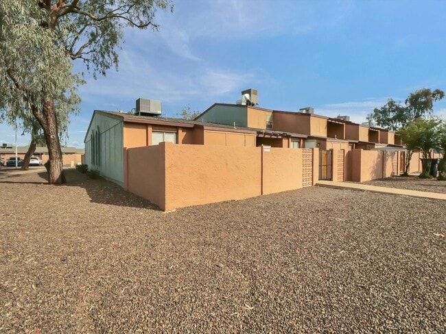 Building Photo - cozy townhome 2 bd 1 bth