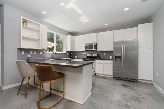Foto del edificio - 301 W Stassney Ln