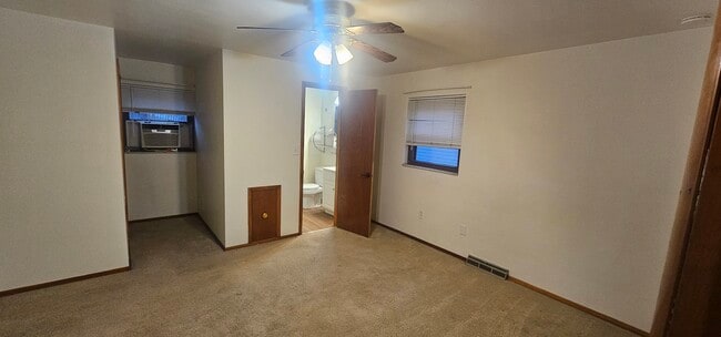 Building Photo - 2774 S Park Rd