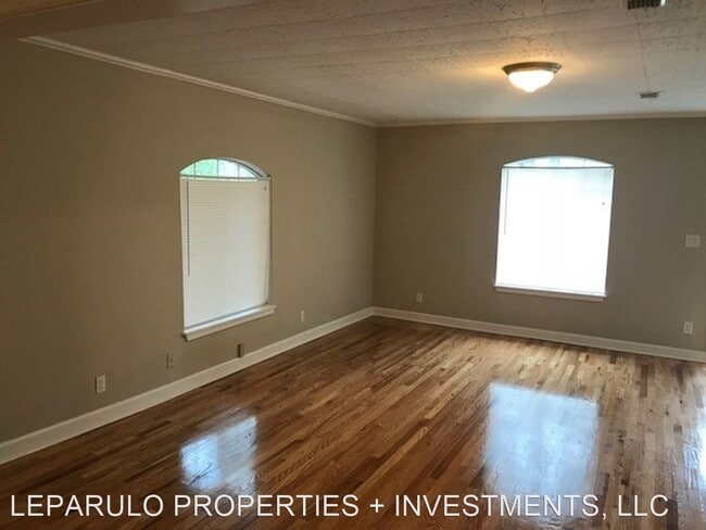 Building Photo - 3 br, 1 bath House - 210 W. Georgia Street