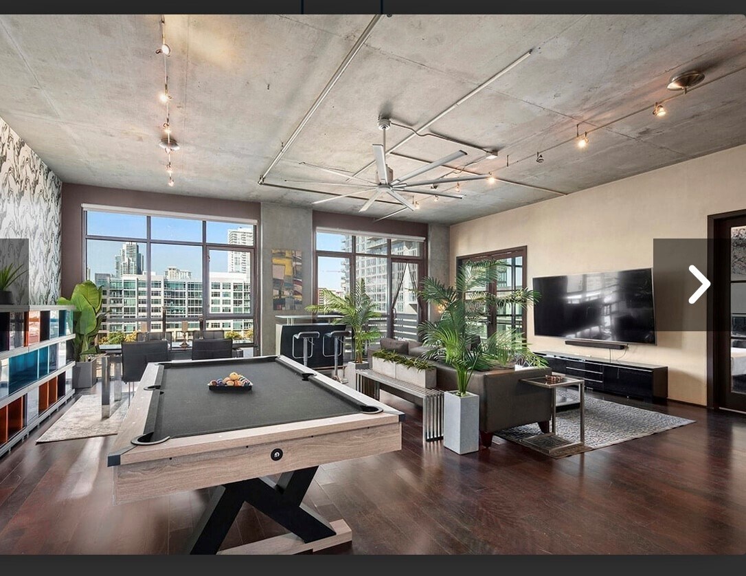 Such high ceiling an open space! - 527 10th Ave